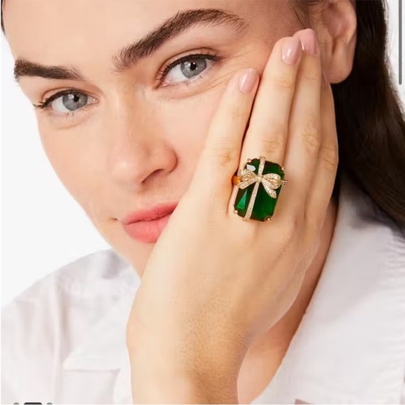 Kate Spade Emerald Green and Gold Bow Gift Pave Present Cocktail Ring - Picture 7 of 7